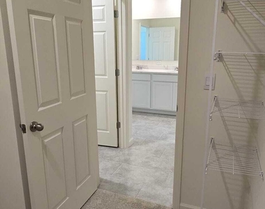 528 Seafoam Circle - Photo Thumbnail 31