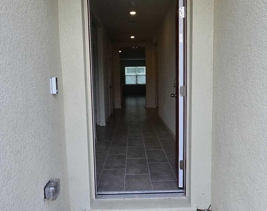 528 Seafoam Circle - Photo Thumbnail 4