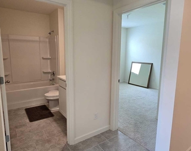 528 Seafoam Circle - Photo Thumbnail 7
