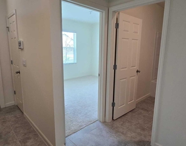 528 Seafoam Circle - Photo Thumbnail 10