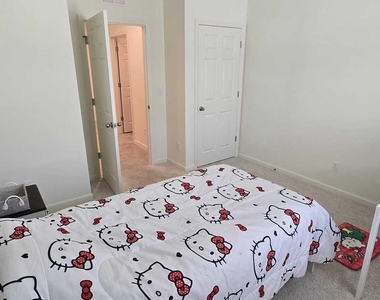 528 Seafoam Circle - Photo Thumbnail 14