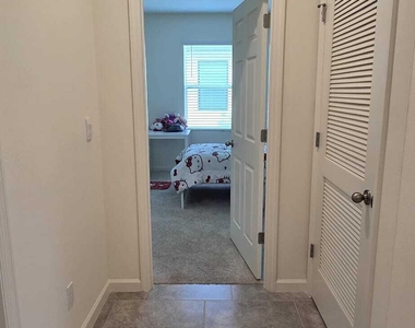528 Seafoam Circle - Photo Thumbnail 12