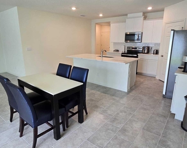 528 Seafoam Circle - Photo Thumbnail 18