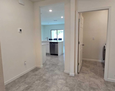 528 Seafoam Circle - Photo Thumbnail 16