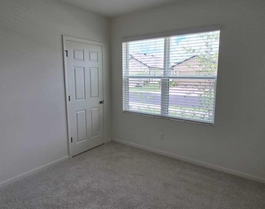 528 Seafoam Circle - Photo Thumbnail 25