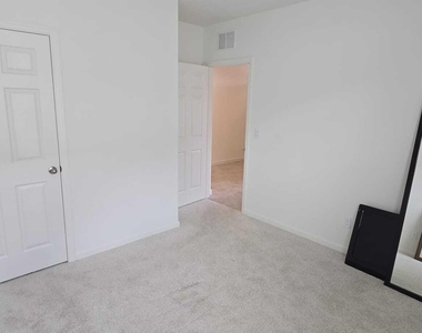528 Seafoam Circle - Photo Thumbnail 24