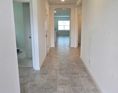 528 Seafoam Circle - Photo Thumbnail 5