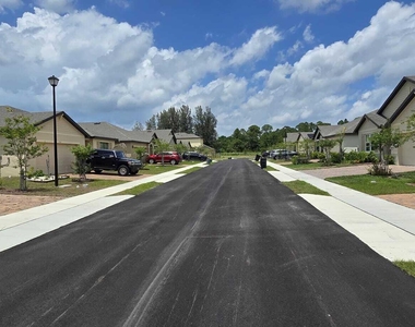 528 Seafoam Circle - Photo Thumbnail 2