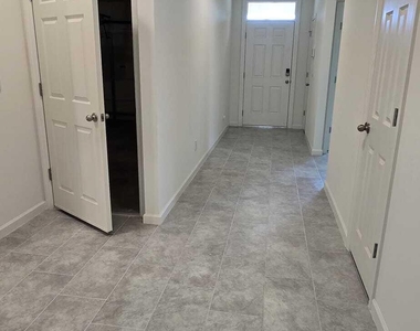 528 Seafoam Circle - Photo Thumbnail 9