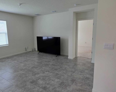 528 Seafoam Circle - Photo Thumbnail 21