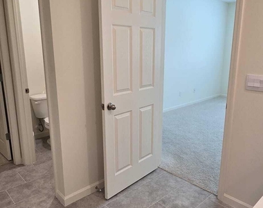 528 Seafoam Circle - Photo Thumbnail 13