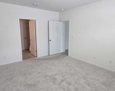 528 Seafoam Circle - Photo Thumbnail 26