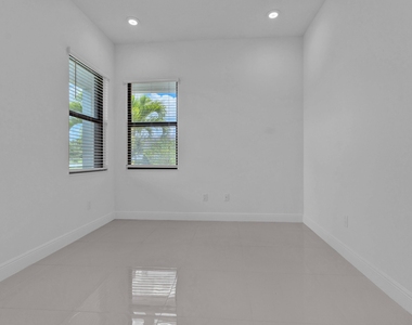 5501 Santa Rosa Lane - Photo Thumbnail 9