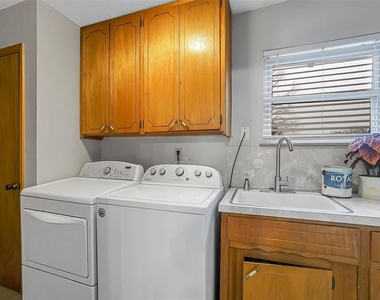 615 N Oak Street - Photo Thumbnail 14