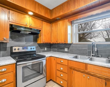 615 N Oak Street - Photo Thumbnail 7