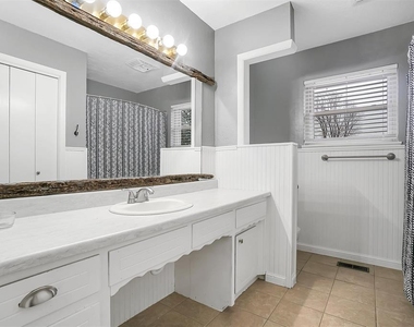 615 N Oak Street - Photo Thumbnail 12