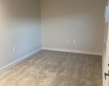 2224 Goldwood Drive - Photo Thumbnail 2