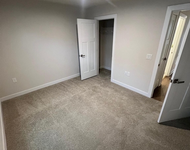 2224 Goldwood Drive - Photo Thumbnail 8