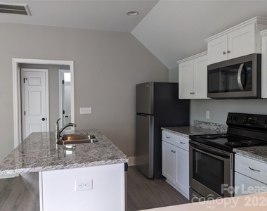 208 Walters Street - Photo Thumbnail 6