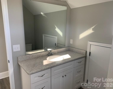 208 Walters Street - Photo Thumbnail 8