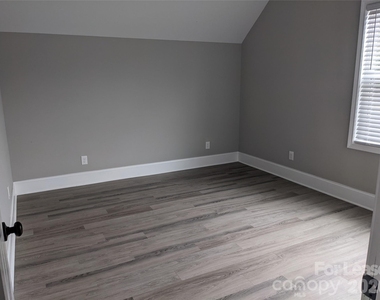 208 Walters Street - Photo Thumbnail 11