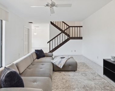 564 Springdale Circle - Photo Thumbnail 11