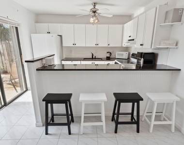 564 Springdale Circle - Photo Thumbnail 7