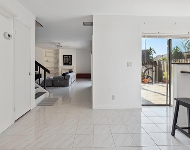 564 Springdale Circle - Photo Thumbnail 2