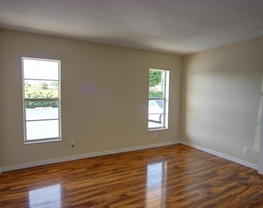342 Southwind Drive - Photo Thumbnail 8