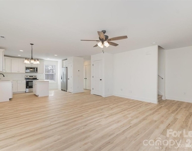 195 Vee Avenue Sw - Photo Thumbnail 3