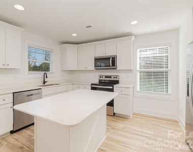 195 Vee Avenue Sw - Photo Thumbnail 4