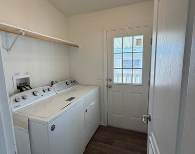 43601 Florida Ave - Photo Thumbnail 4