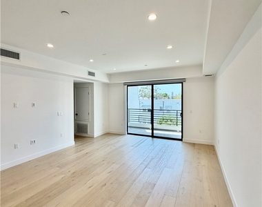 1123 S Shenandoah - Photo Thumbnail 2