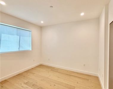 1123 S Shenandoah - Photo Thumbnail 9