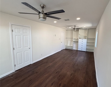 13612 Carfax - Photo Thumbnail 3