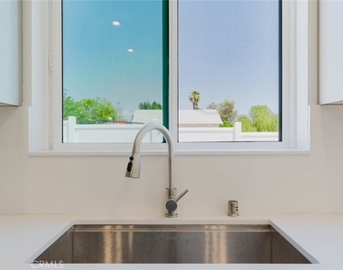 17846 Rinaldi Street - Photo Thumbnail 13