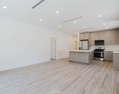 17846 Rinaldi Street - Photo Thumbnail 10