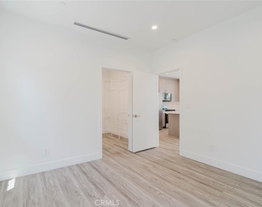 17846 Rinaldi Street - Photo Thumbnail 19