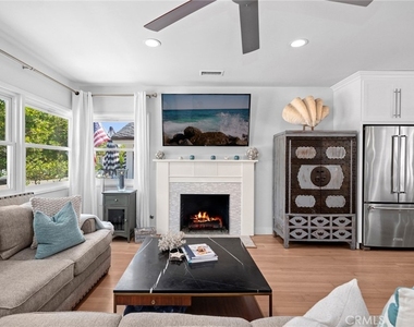 2049 E Ocean Boulevard - Photo Thumbnail 3