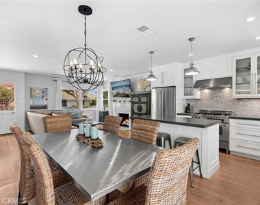 2049 E Ocean Boulevard - Photo Thumbnail 5