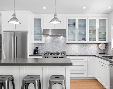2049 E Ocean Boulevard - Photo Thumbnail 6