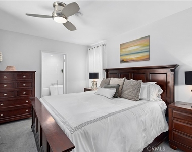 2049 E Ocean Boulevard - Photo Thumbnail 8
