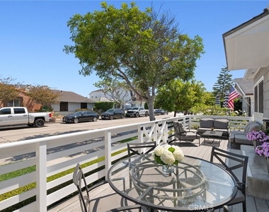 2049 E Ocean Boulevard - Photo Thumbnail 13