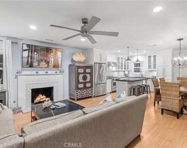 2049 E Ocean Boulevard - Photo Thumbnail 2