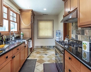 978 N 3rd Street - Photo Thumbnail 4