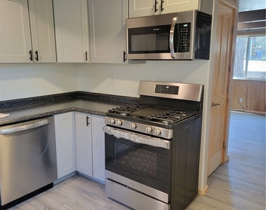 221 Imperial - Photo Thumbnail 6