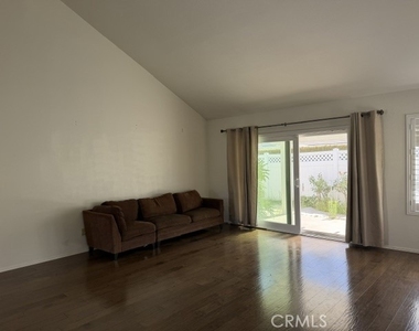25671 Lawton Avenue - Photo Thumbnail 18