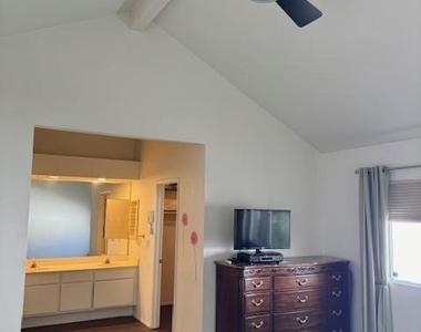 25671 Lawton Avenue - Photo Thumbnail 8