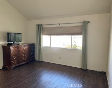 25671 Lawton Avenue - Photo Thumbnail 7