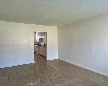 5147 Canoga Street - Photo Thumbnail 3